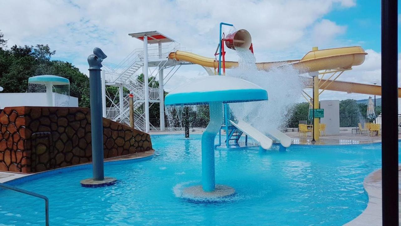 Resort Do Lago Apart Caldas Novas Exterior photo